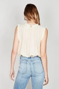 Esmaee Mystic Cream SL Lace Top Tops & Tees