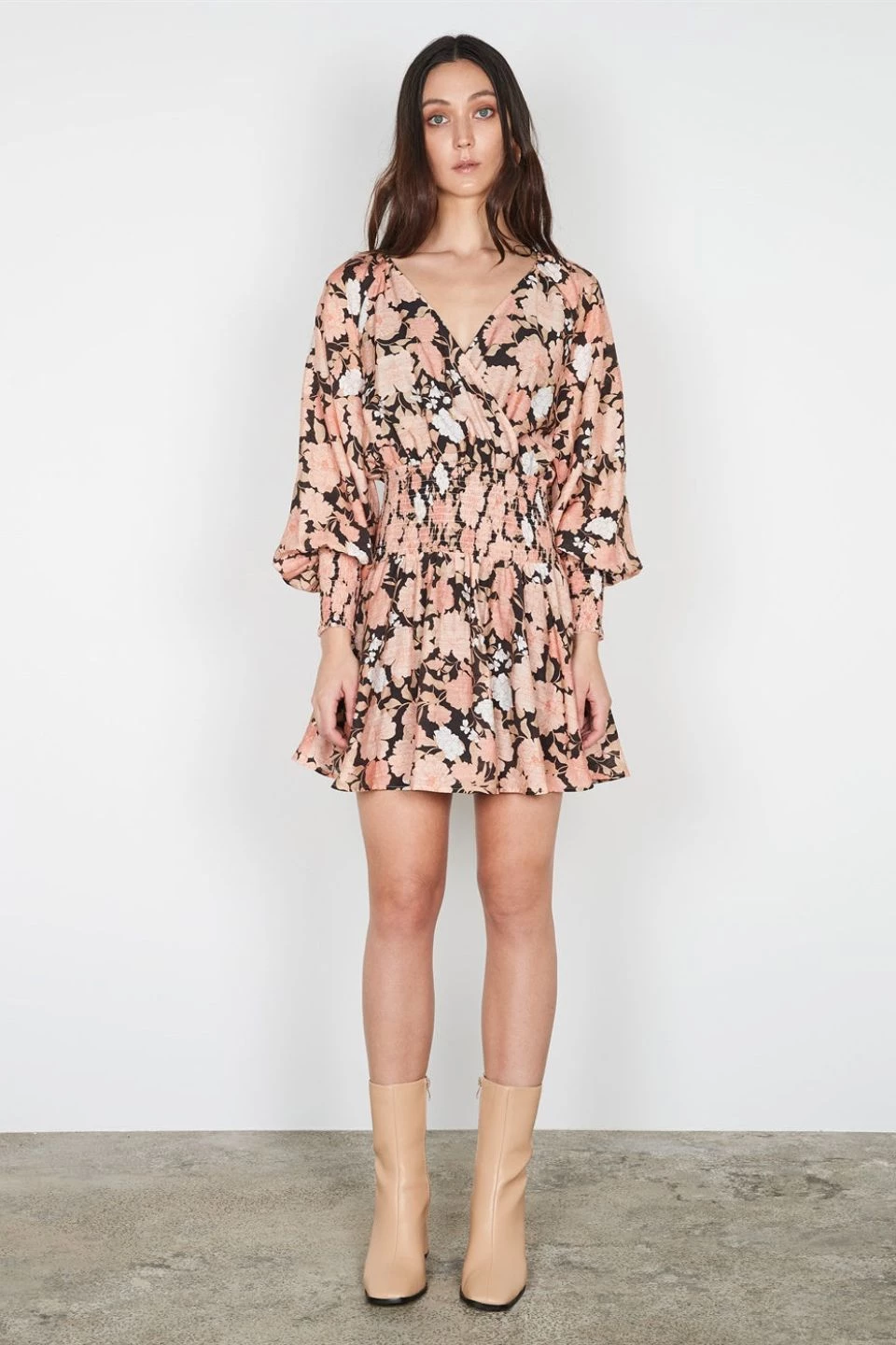 EsmaeƩ New In Romantica Blush Floral V Neck LS Shirred Waist Mini Dress