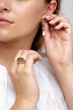 Flo Gives Back 15% To Women In Need Link Pearl Earrings Gold Jewellery