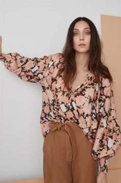 Esmaee New In Romantica Blush Floral V Neck Button Down LS Blouse