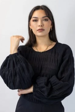 Ivy + Jack Carly Black Shirred Cotton LS Raglan Elastic Hem Crop Top