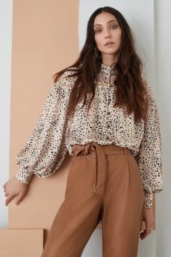 Esmaee Quartz Ivory Ditsy Leopard Satin Button Front LS Blouse New In