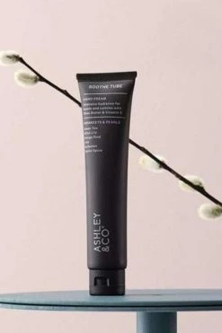 Ashley+Co Soothe Tube Blossom + Gilt Handcream The Edit