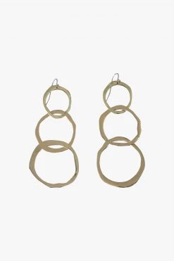Flo Gives Back 15% To Women In Need Best Sellers Linked Gold Circle Earrings