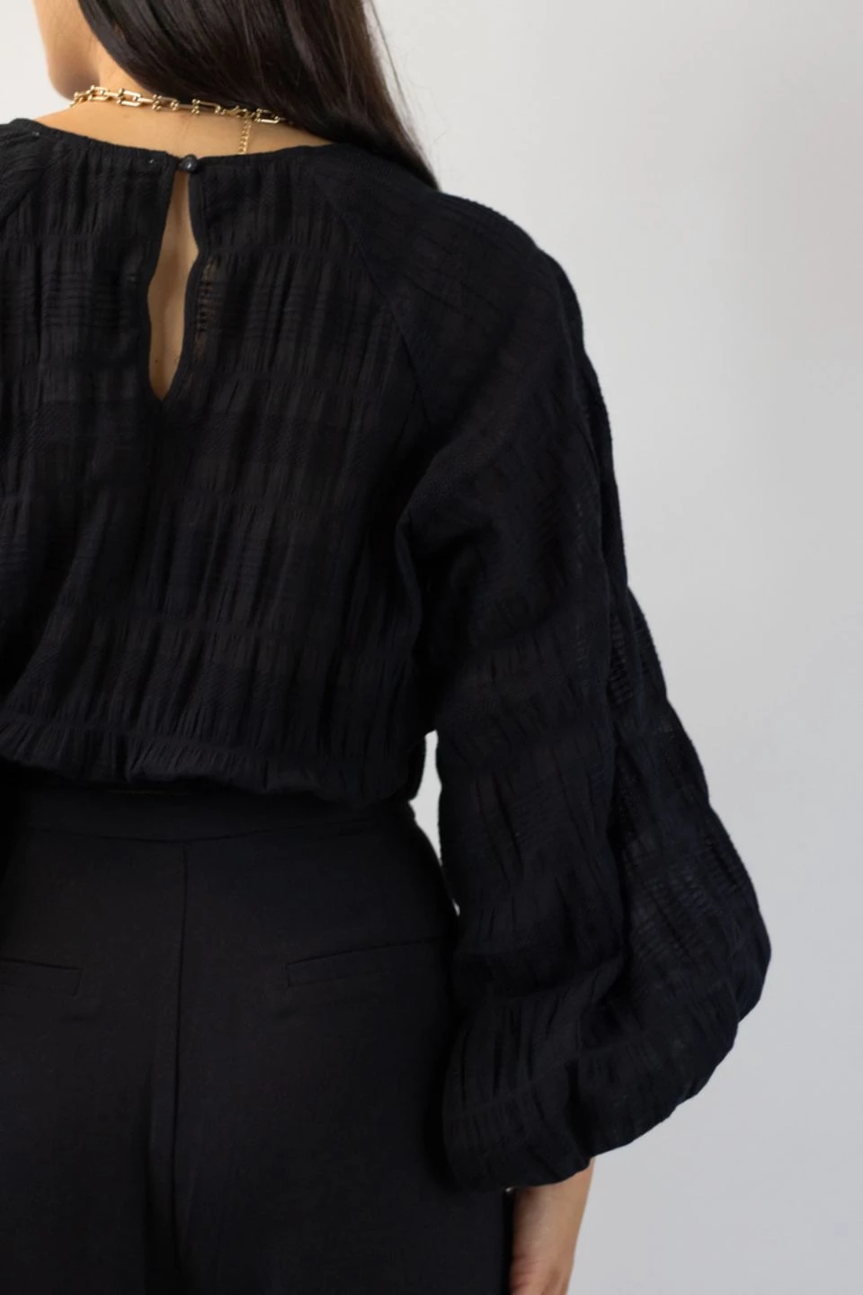 Ivy + Jack Carly Black Shirred Cotton LS Raglan Elastic Hem Crop Top