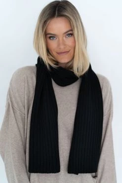 Humidity Lifestyle Ribbed Black Scarf