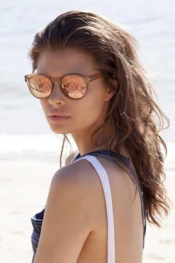 Le Specs Paramount Round Clear Tan Brass Mirror Lens Sunglasses Get The Look