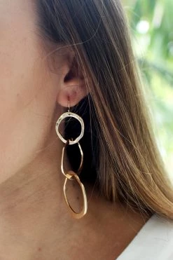 Flo Gives Back 15% To Women In Need Best Sellers Linked Gold Circle Earrings