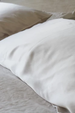Home Lab 100% Silk Beauty Pillowcase Clean White 48x73cm