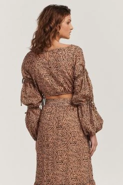 Charlie Holiday New In Whitney Crop Brown Abstract Animal LS Blouse