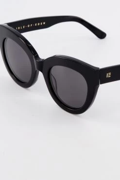 Isle Of Eden Wynnie Sunglasses Black Eyewear